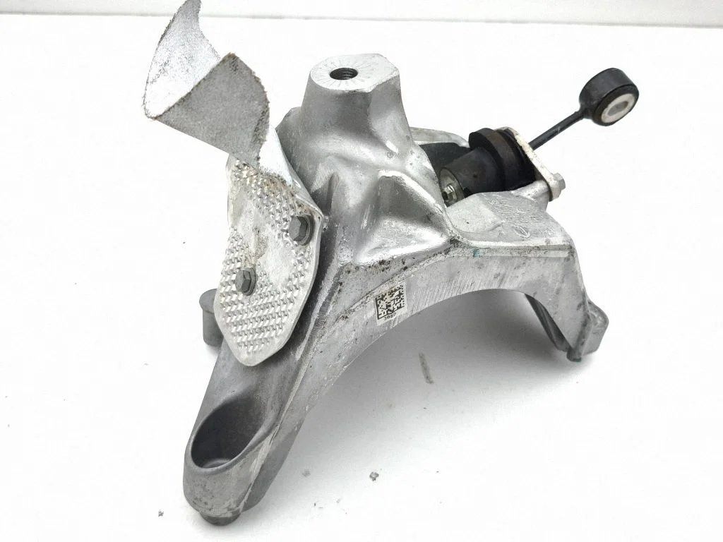 Engine mounting bracket 8B3199308D