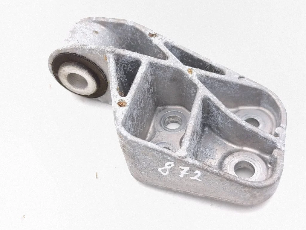 Engine mounting bracket 46000