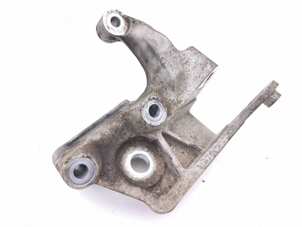Engine mounting bracket 31430490