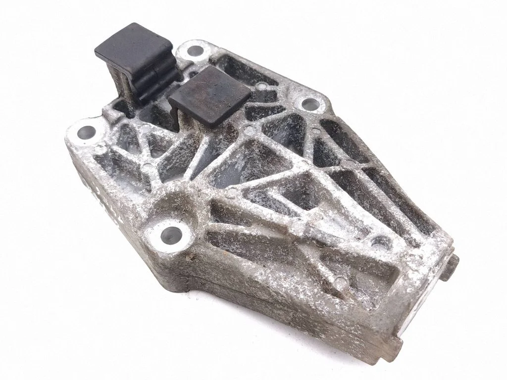 Engine mounting bracket 9796448