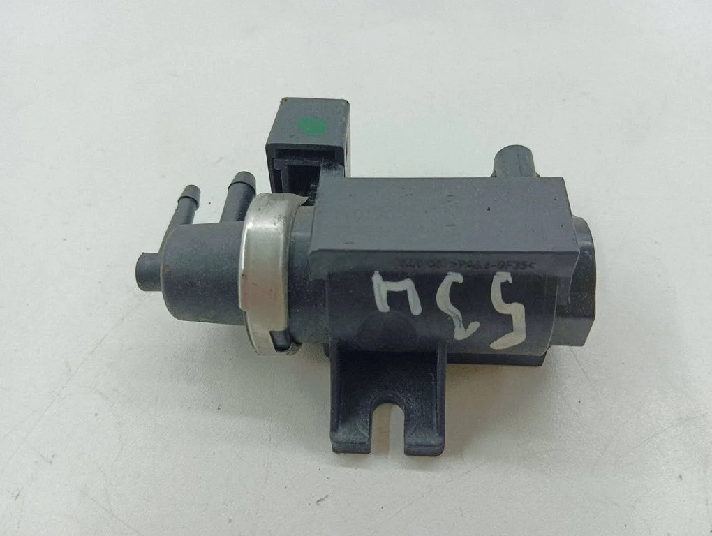 Vacuum valve A0051535528