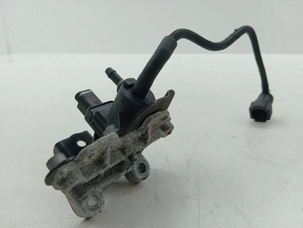 Vacuum valve 9681852480