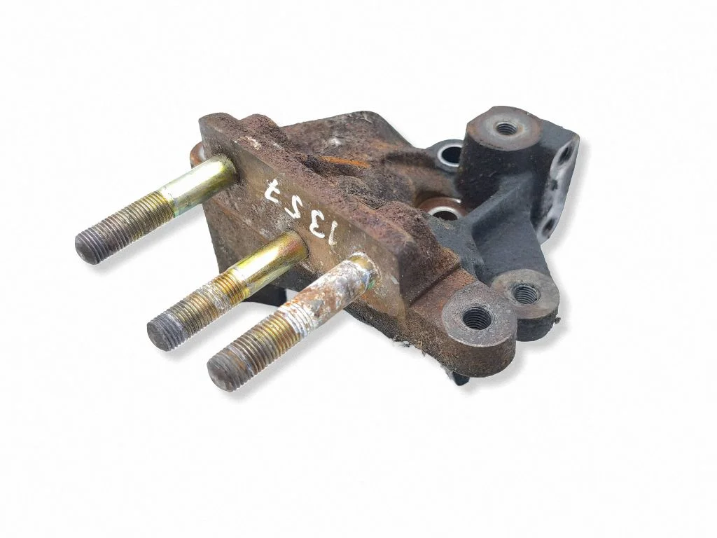 Engine mounting bracket
