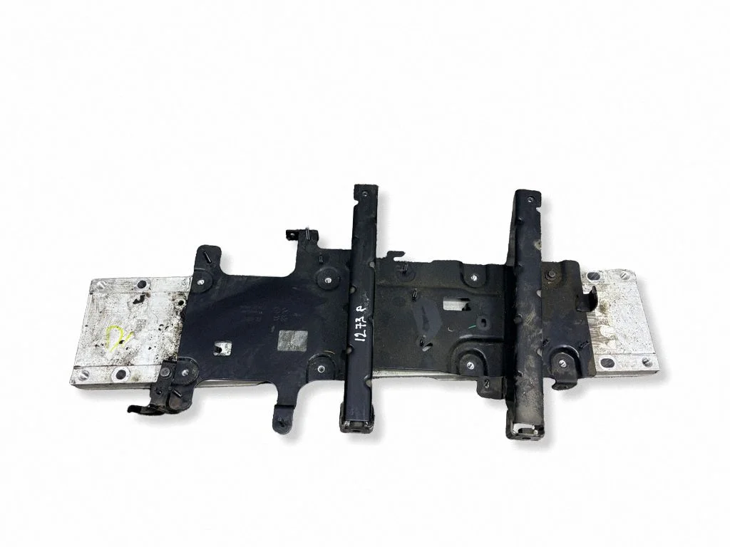 Engine mounting bracket 9851213280