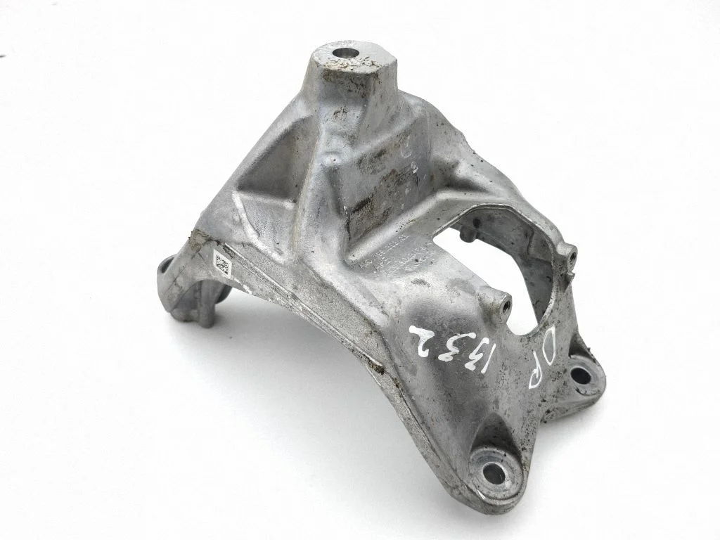 Engine mounting bracket 4M0199308CE