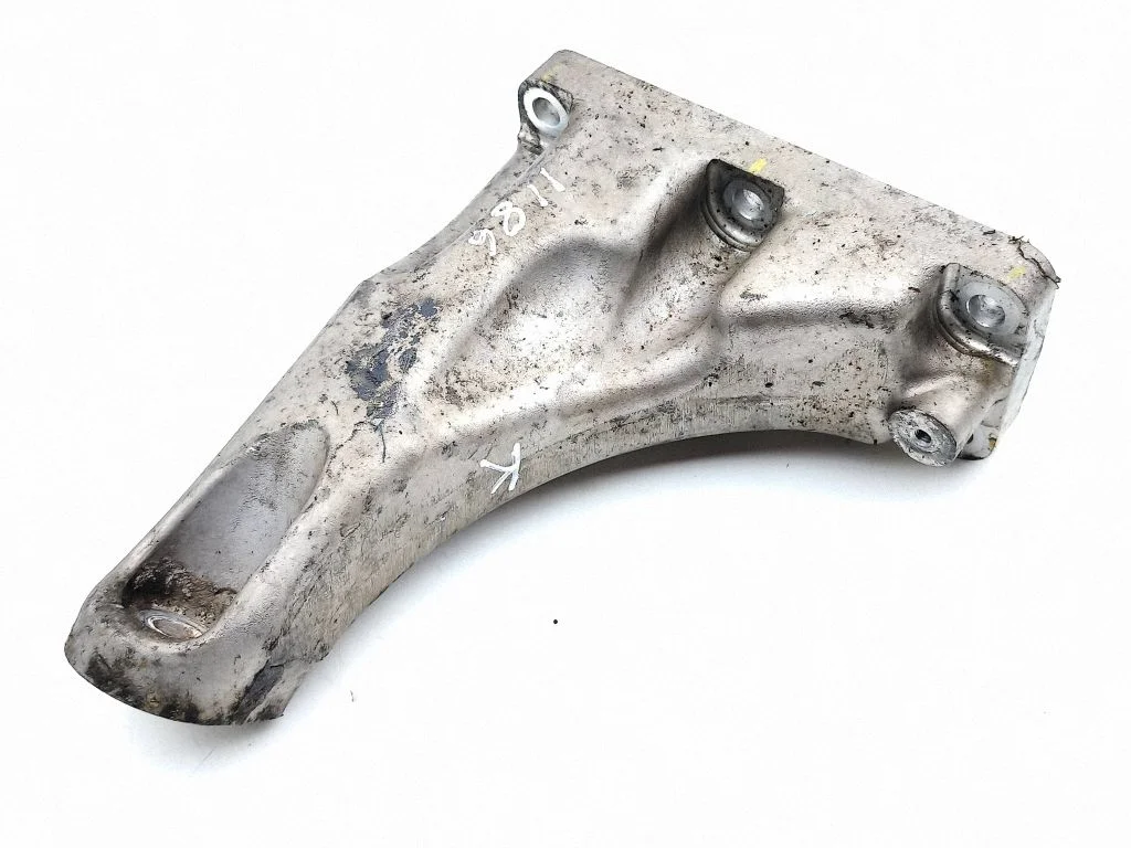 Engine mounting bracket 199851