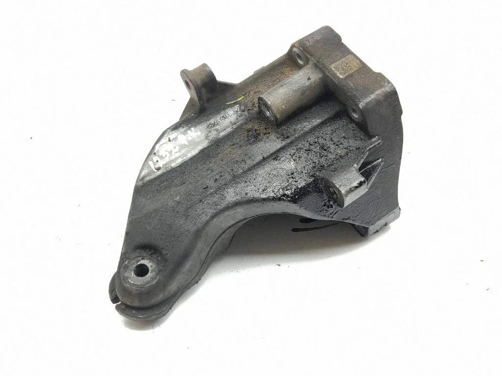 Mootori kinnituskronstein A6512231304