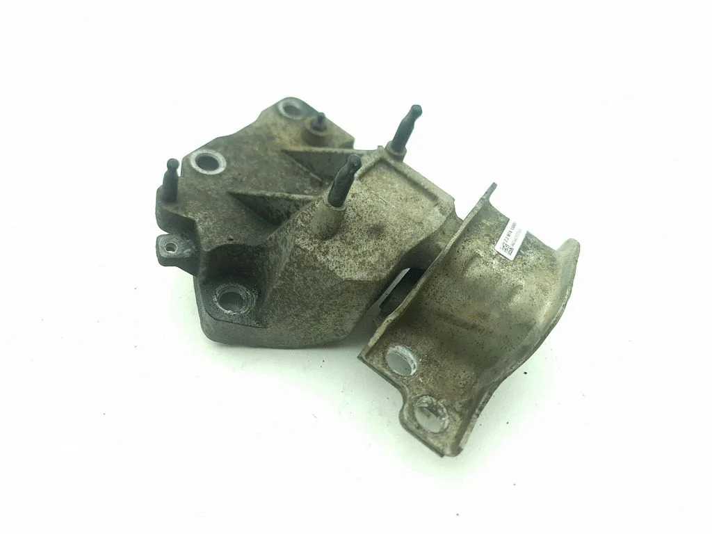 Engine mounting bracket 1369381080