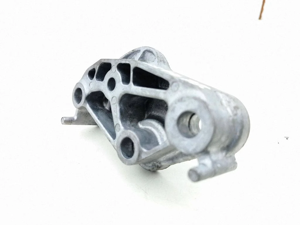 Engine mounting bracket 9840678480