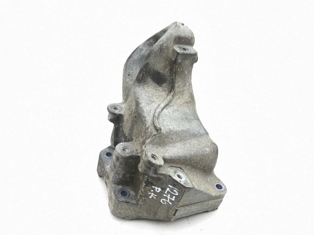 Engine mounting bracket A6512233804
