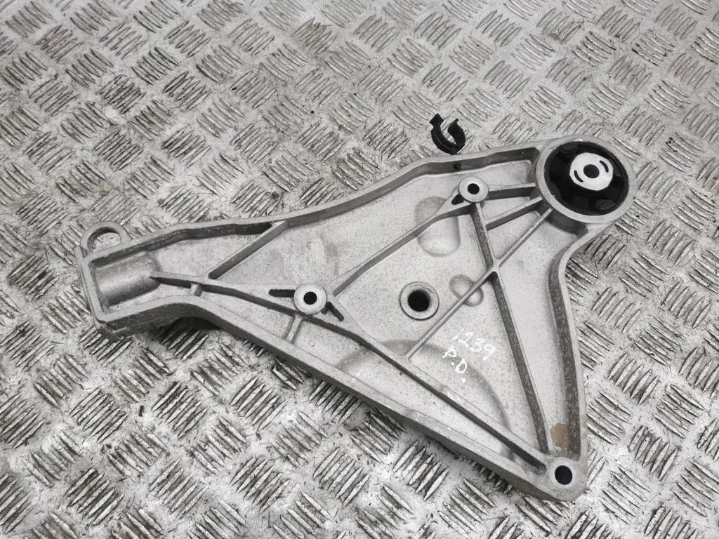 Engine mounting bracket 8486852