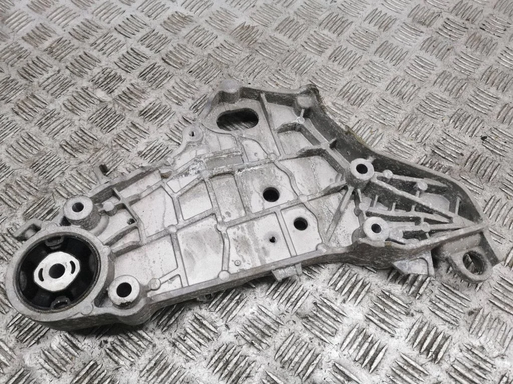 Engine mounting bracket 8486851