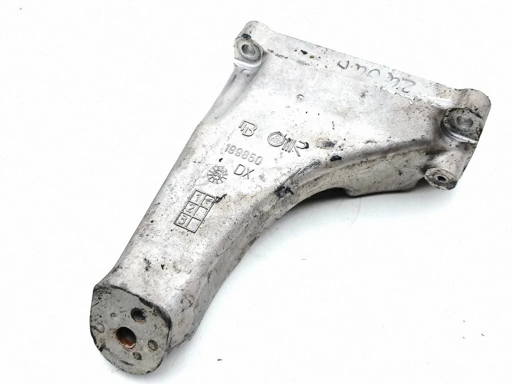 Engine mounting bracket 199850