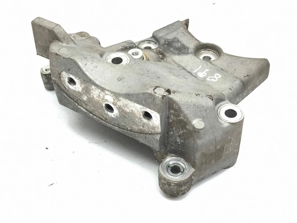 Engine mounting bracket 428702815
