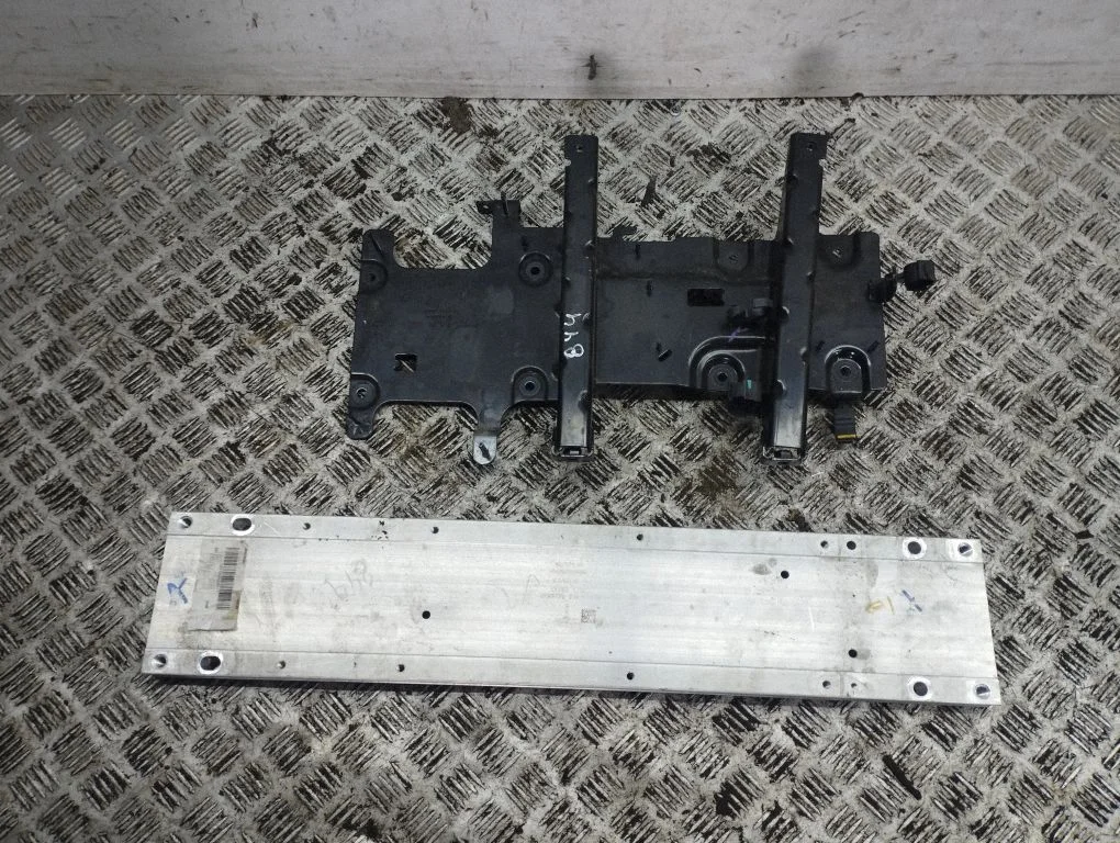 Engine mounting bracket 9826322080