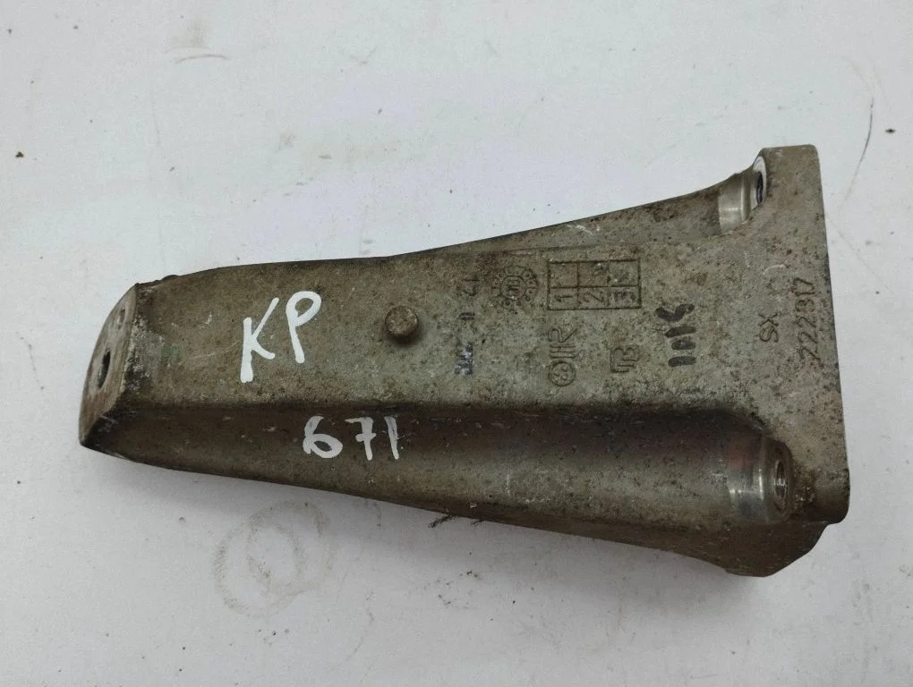 Engine mounting bracket 222317