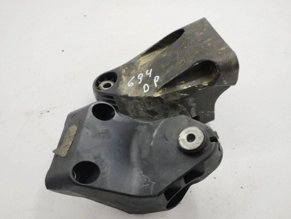 Engine mounting bracket A6542230100