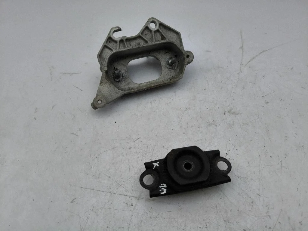 Engine mounting bracket – Renault Clio V (2019-2025)