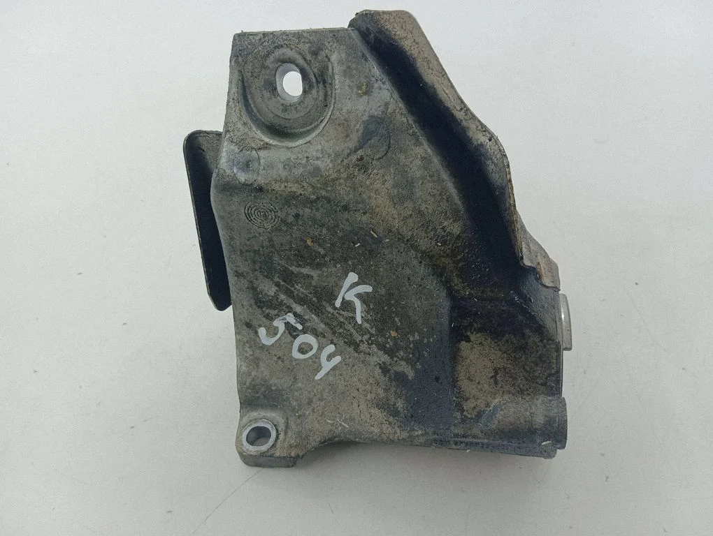 Dzinēja stiprinājuma kronšteins 2211676504703
