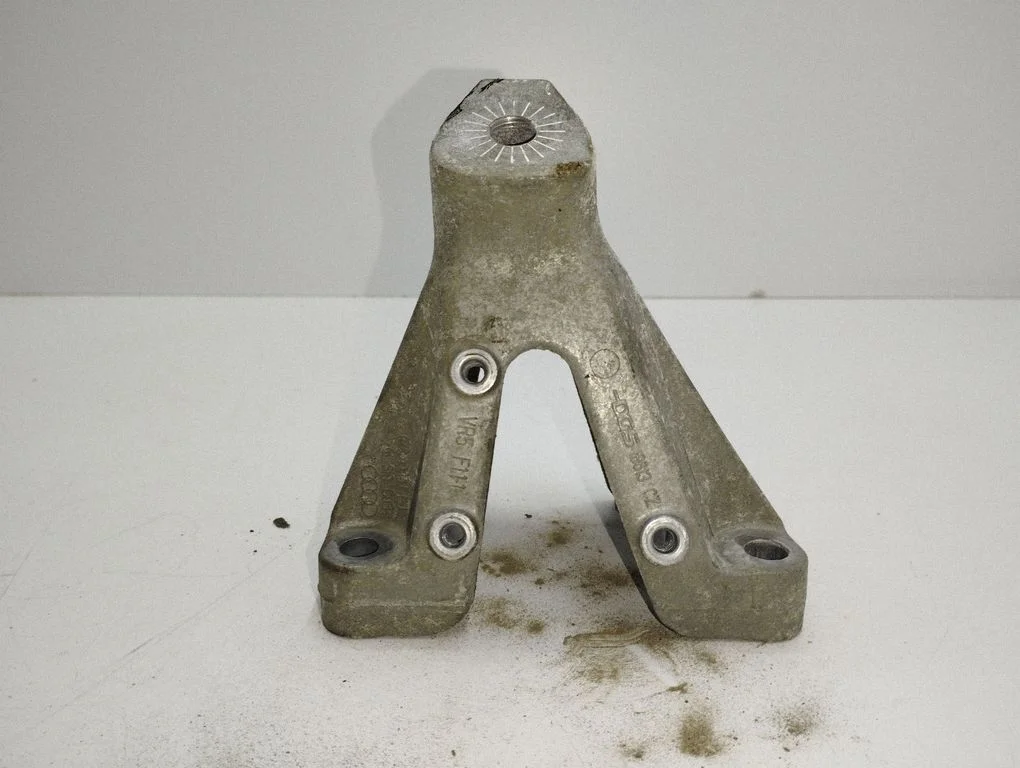 Engine mounting bracket 8K0199307