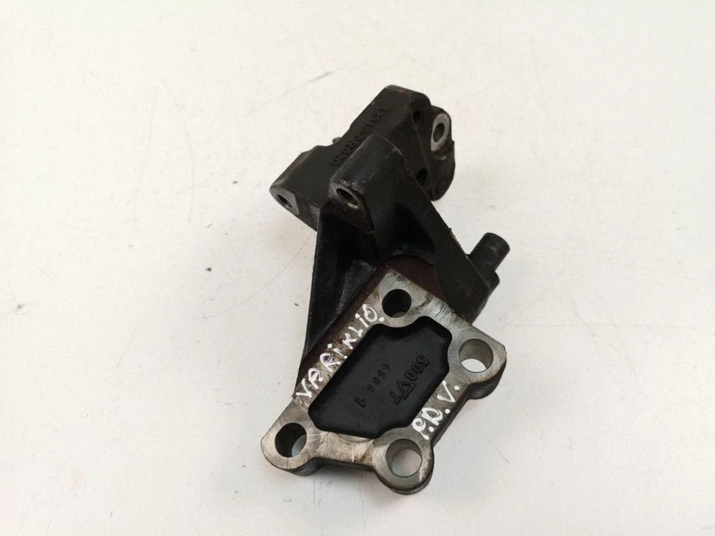 Dzinēja stiprinājuma kronšteins – Toyota Auris 150 (2006-2012)