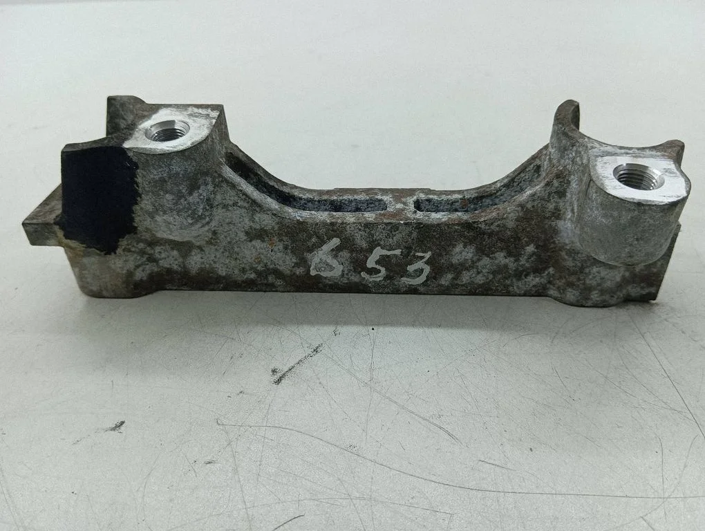 Engine mounting bracket