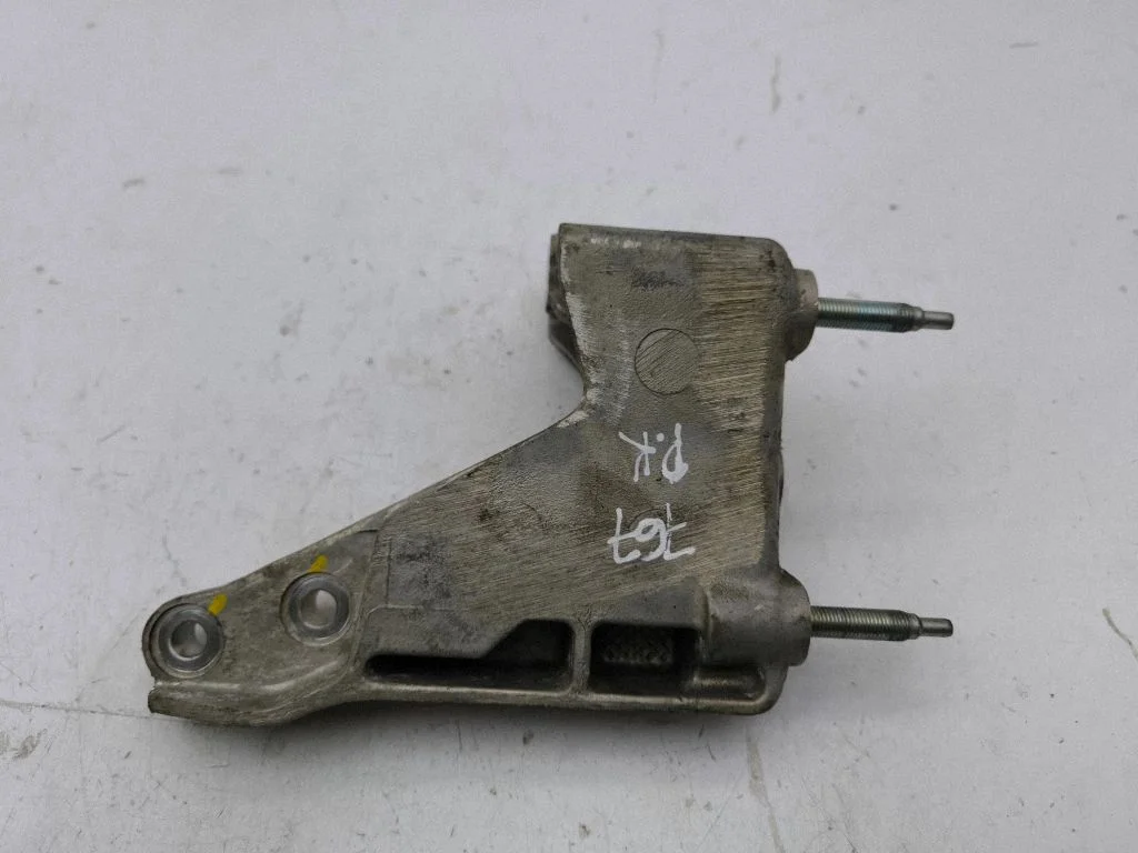 Engine mounting bracket – left