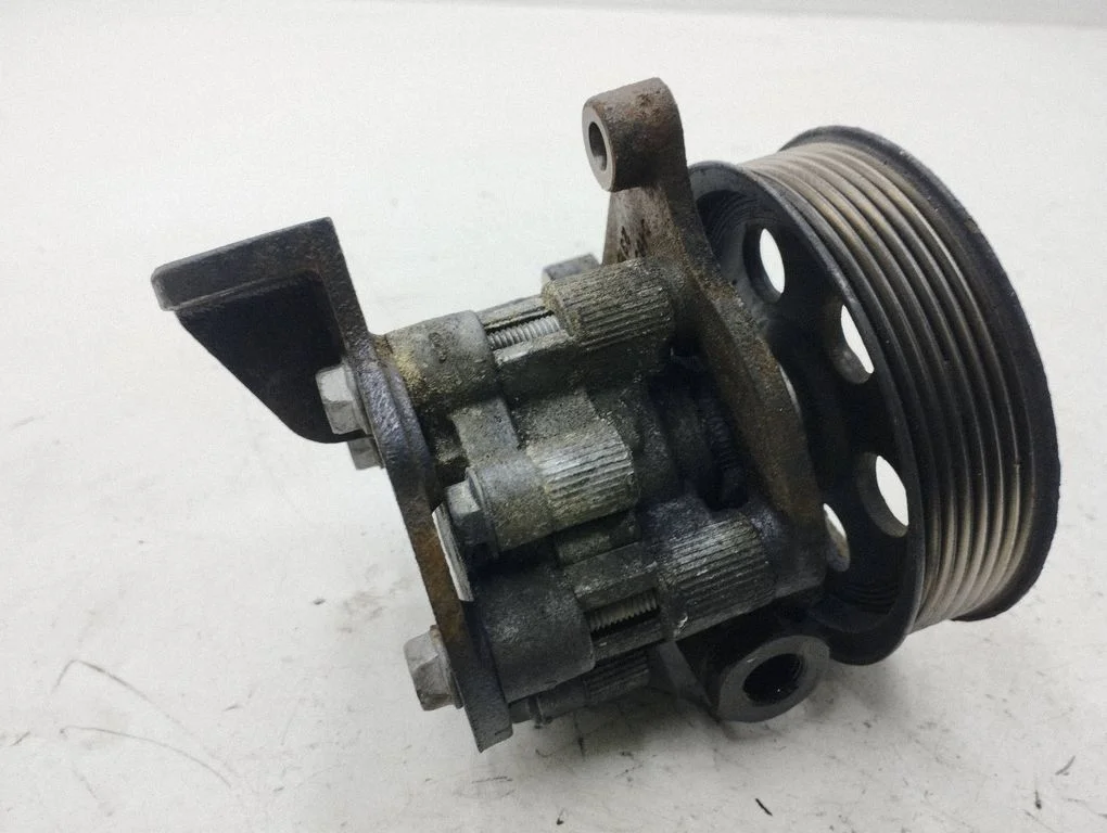Roolivõimendi pump 04891667AA