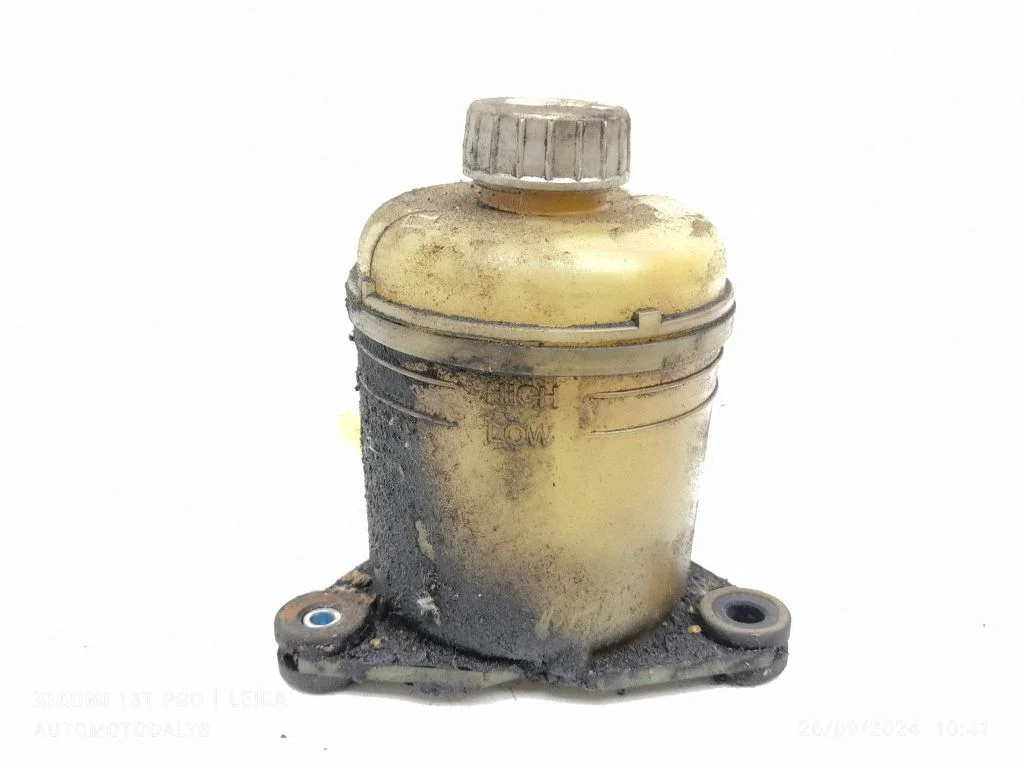 Power steering fluid tank/reservoir