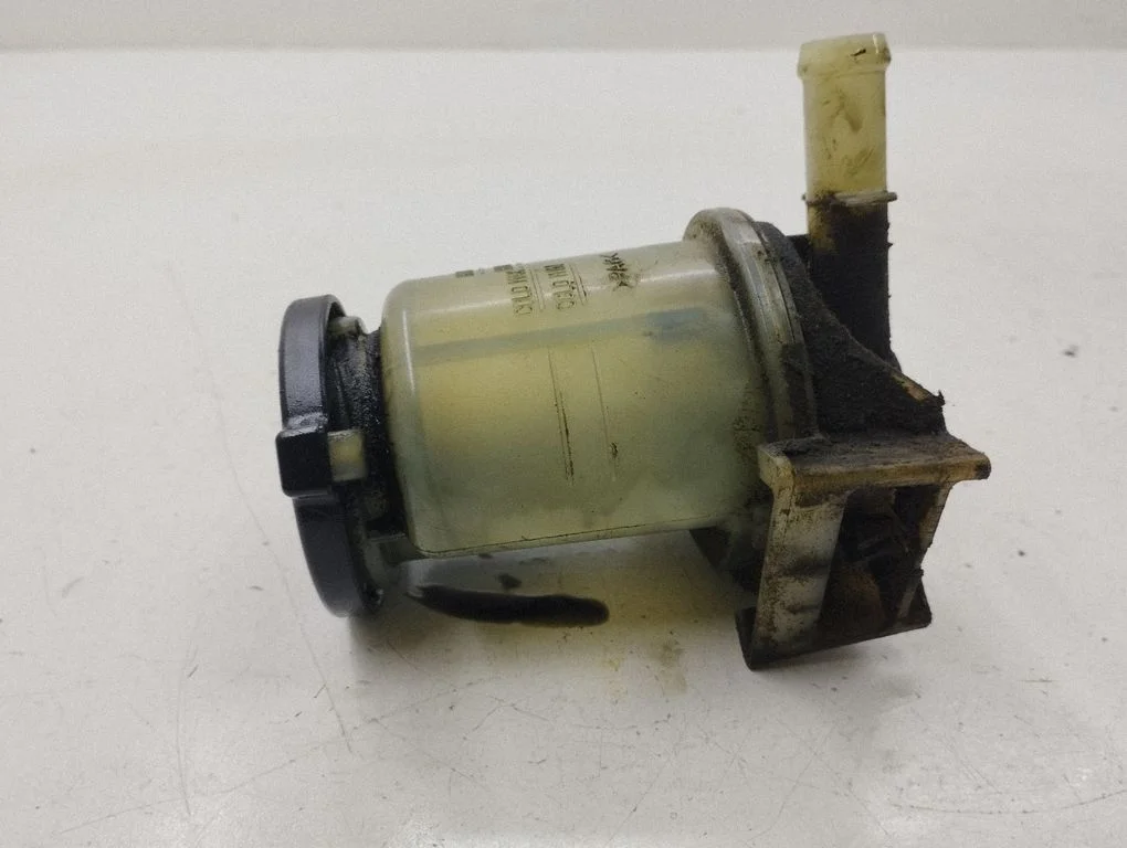 Power steering fluid tank/reservoir