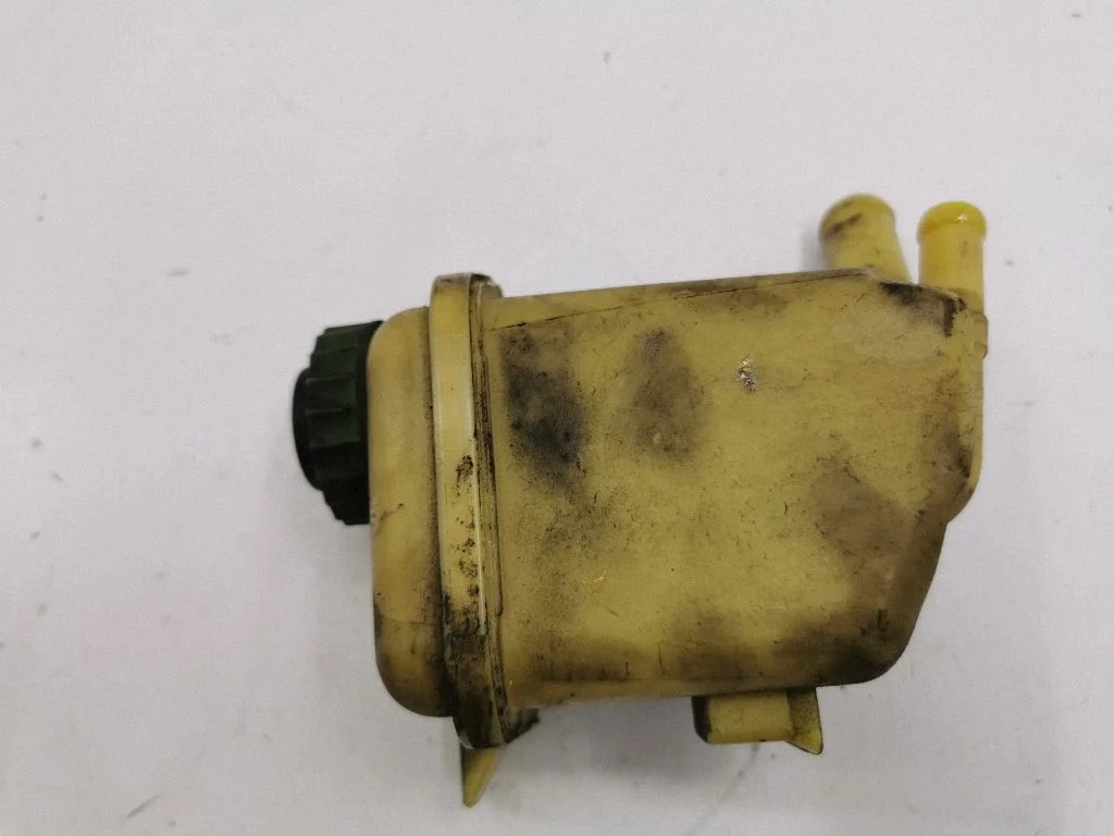 Power steering fluid tank/reservoir