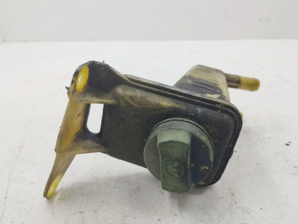 Power steering fluid tank/reservoir 8D0422373C