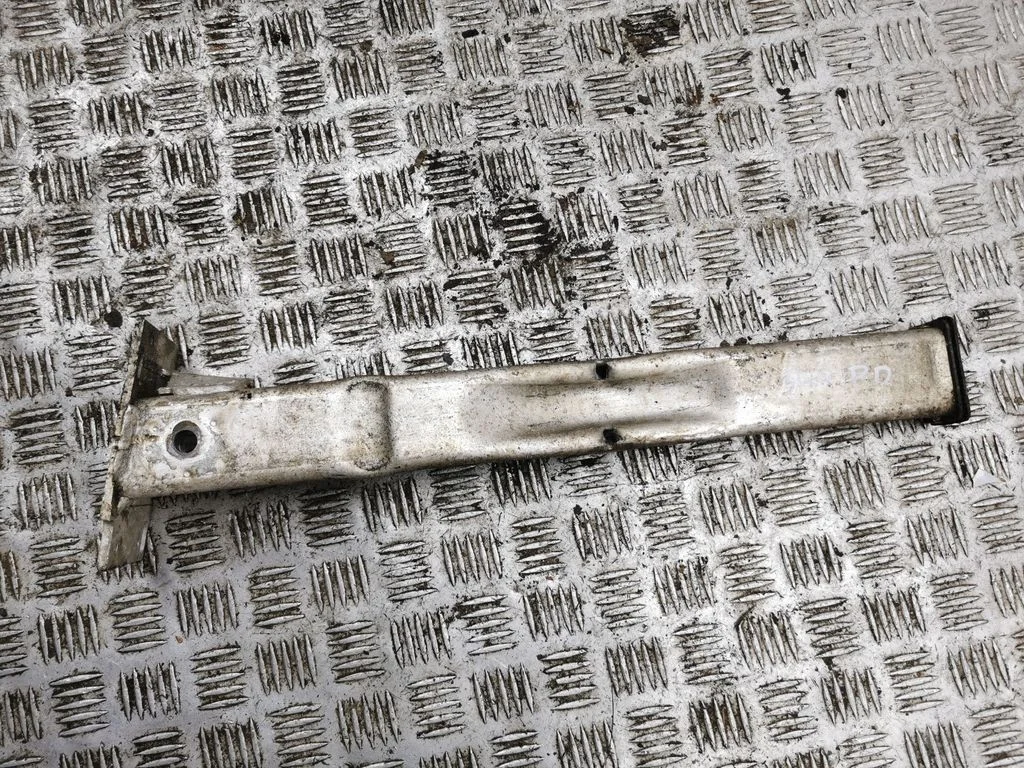 Front subframe – right