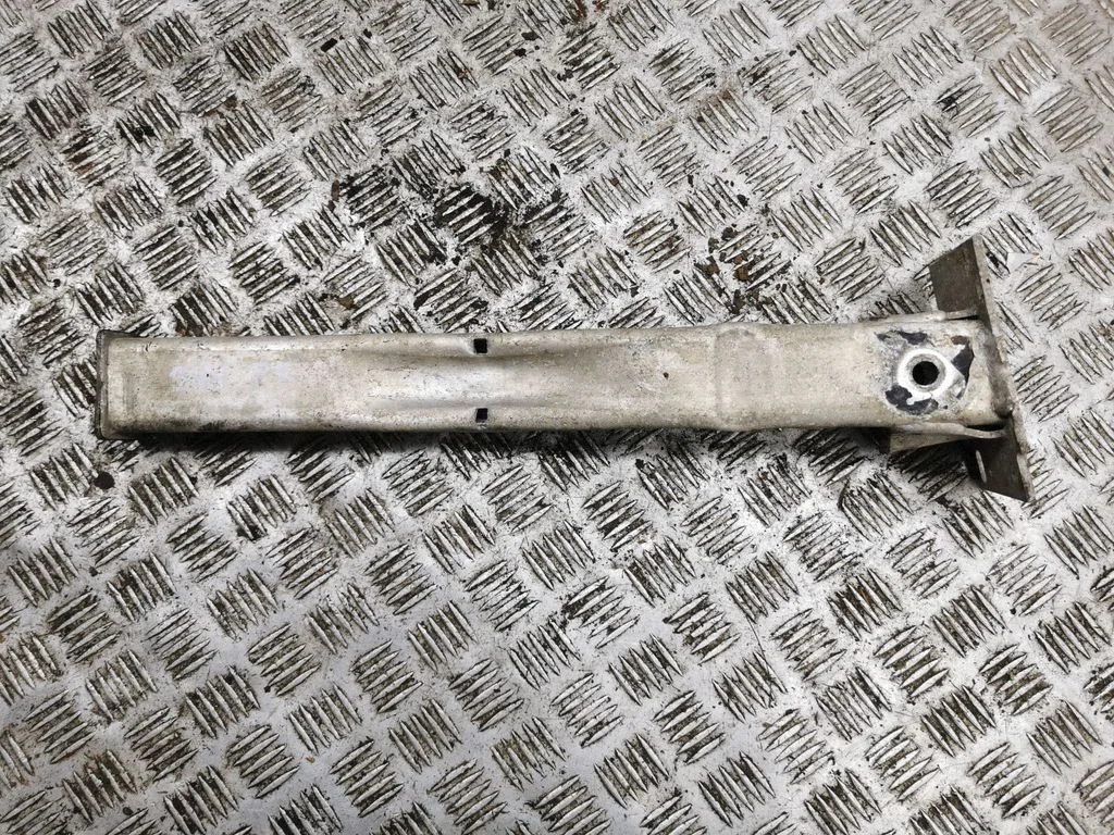 Front subframe – left