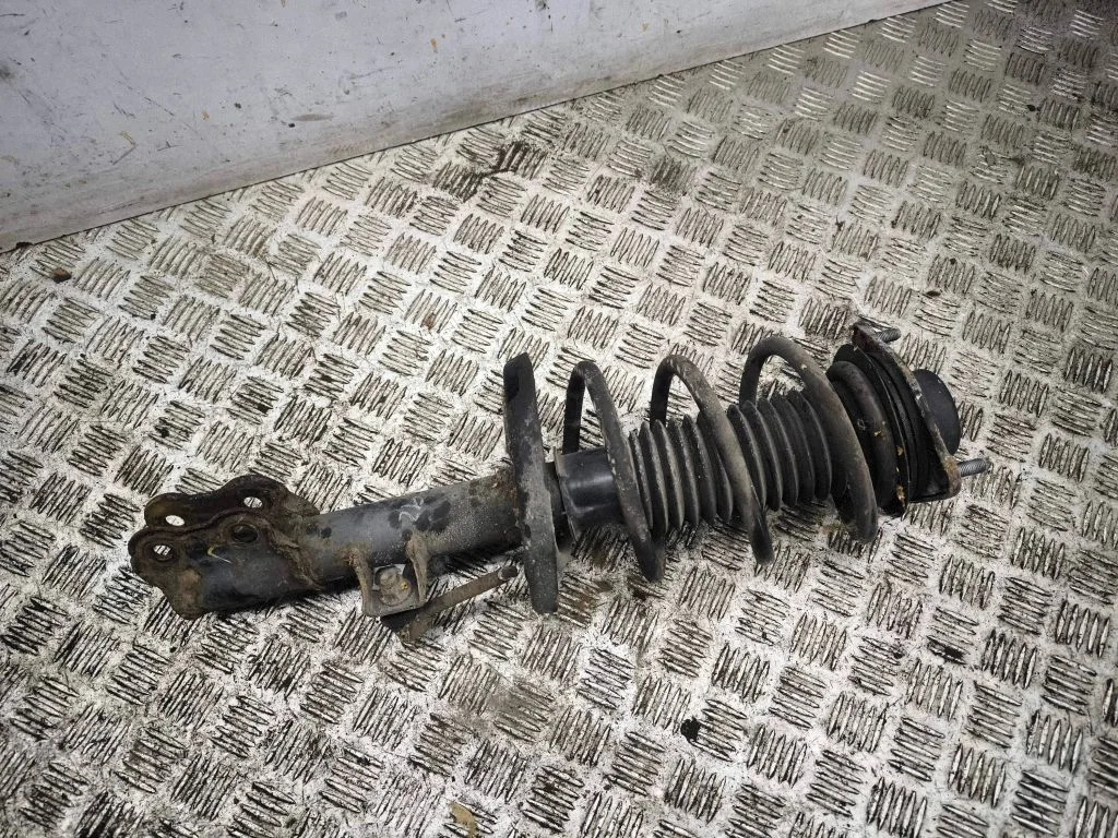 Front shock absorber/damper 546613Z330