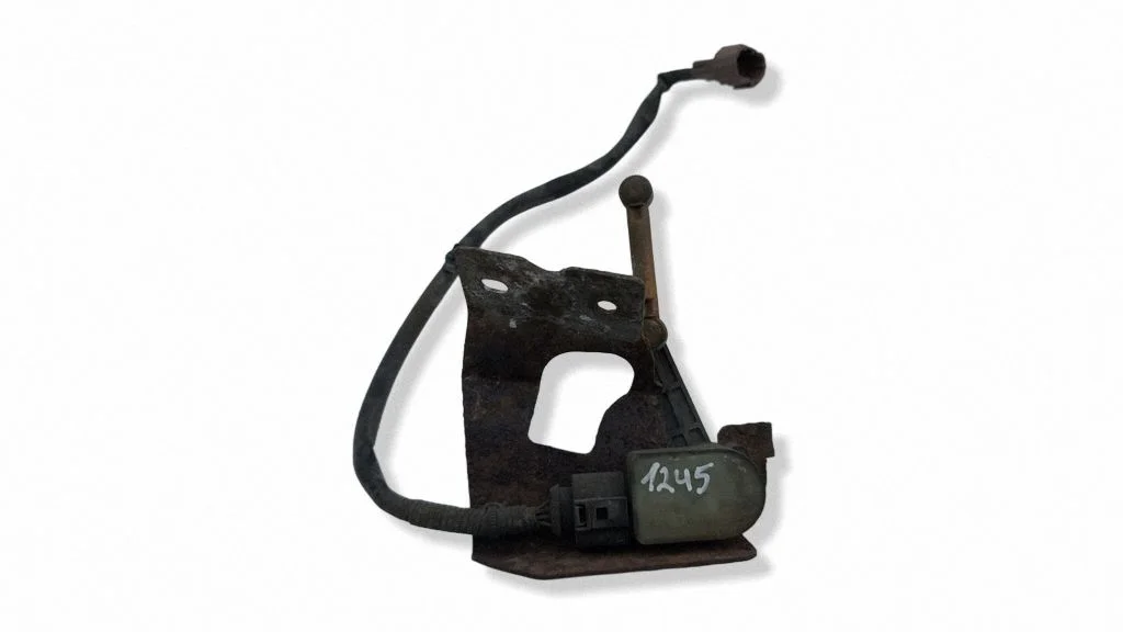 Headlight/headlamp level sensor