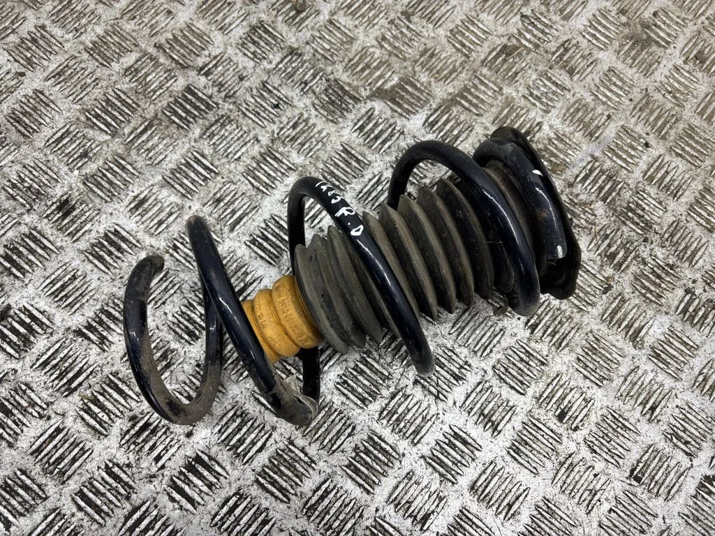 Front coil spring – right