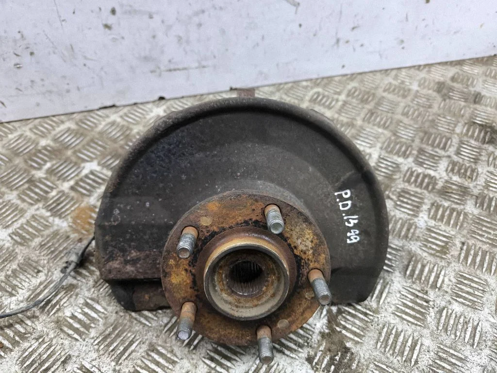 Front wheel hub – right