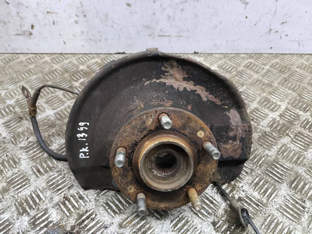 Front wheel hub – left