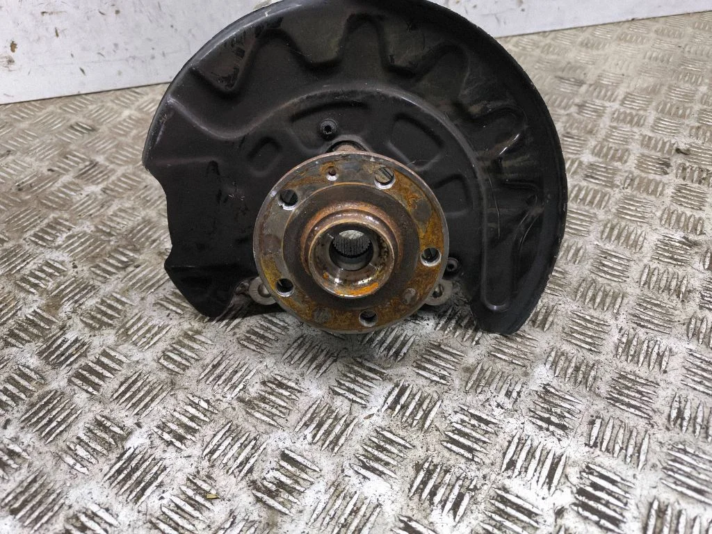 Front wheel hub – right
