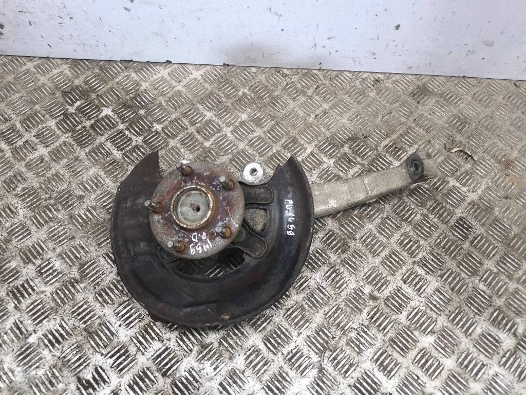 Front wheel hub – right