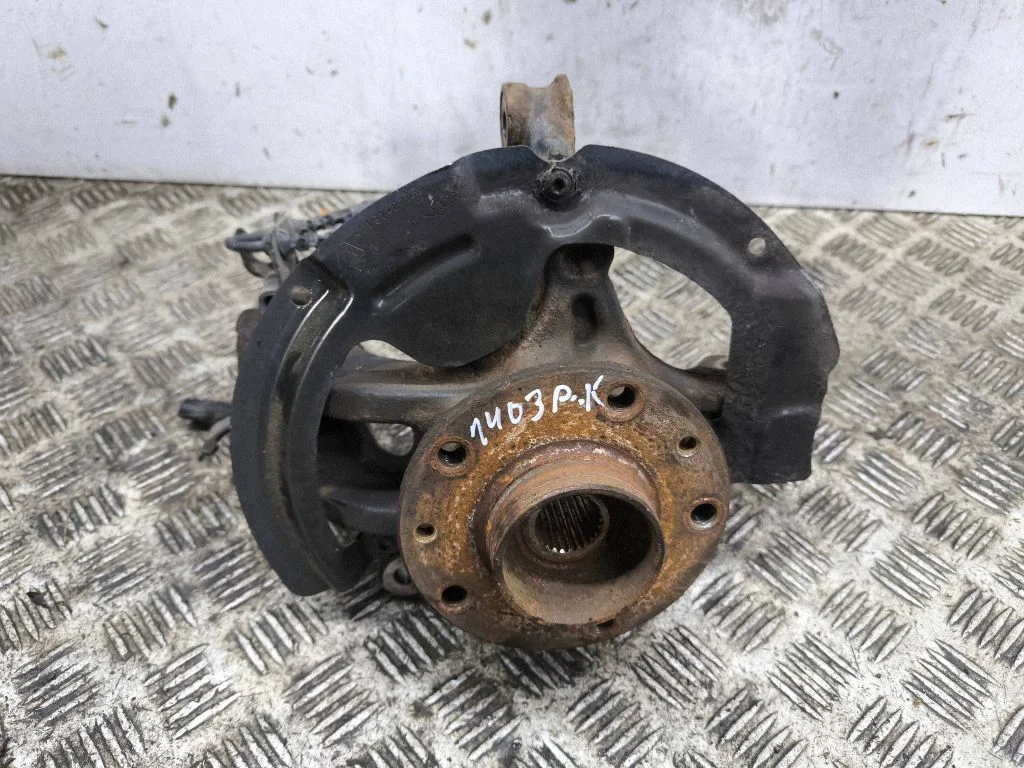 Front wheel hub – left