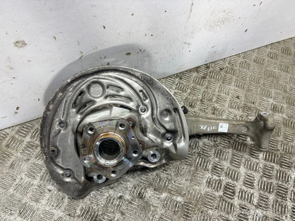 Front wheel hub 8B3407241F