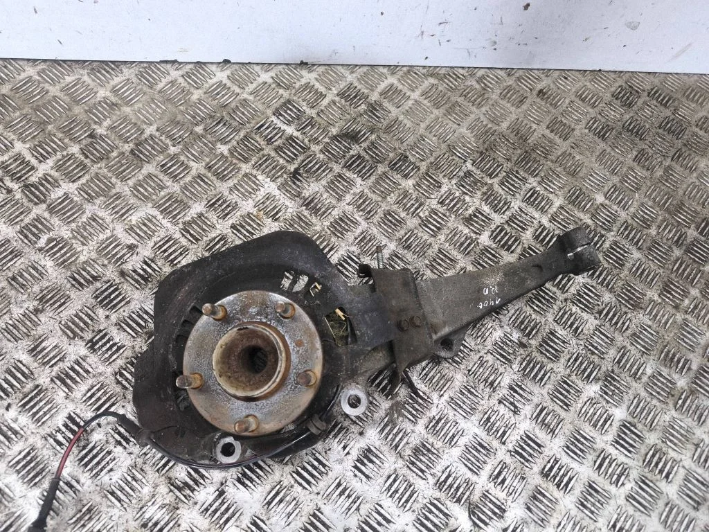 Front wheel hub – right
