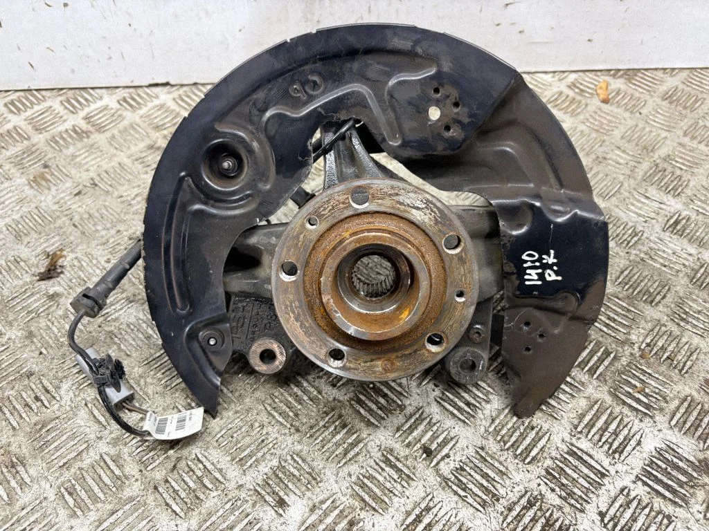 Front wheel hub – left