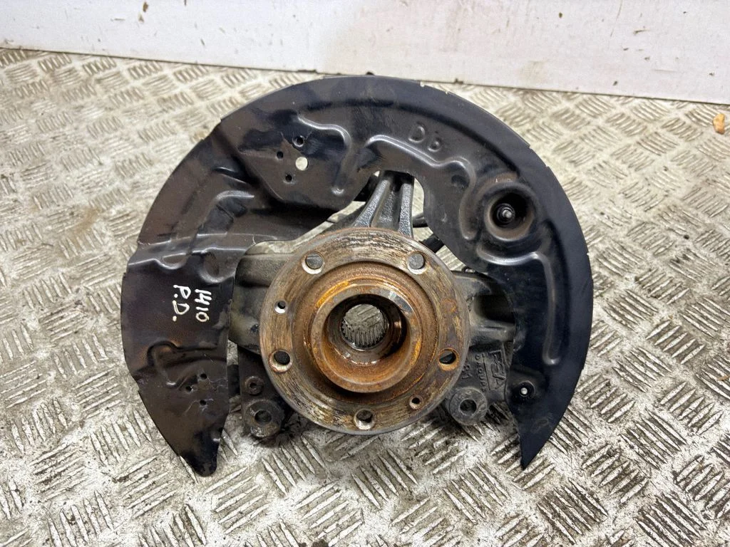 Front wheel hub – right