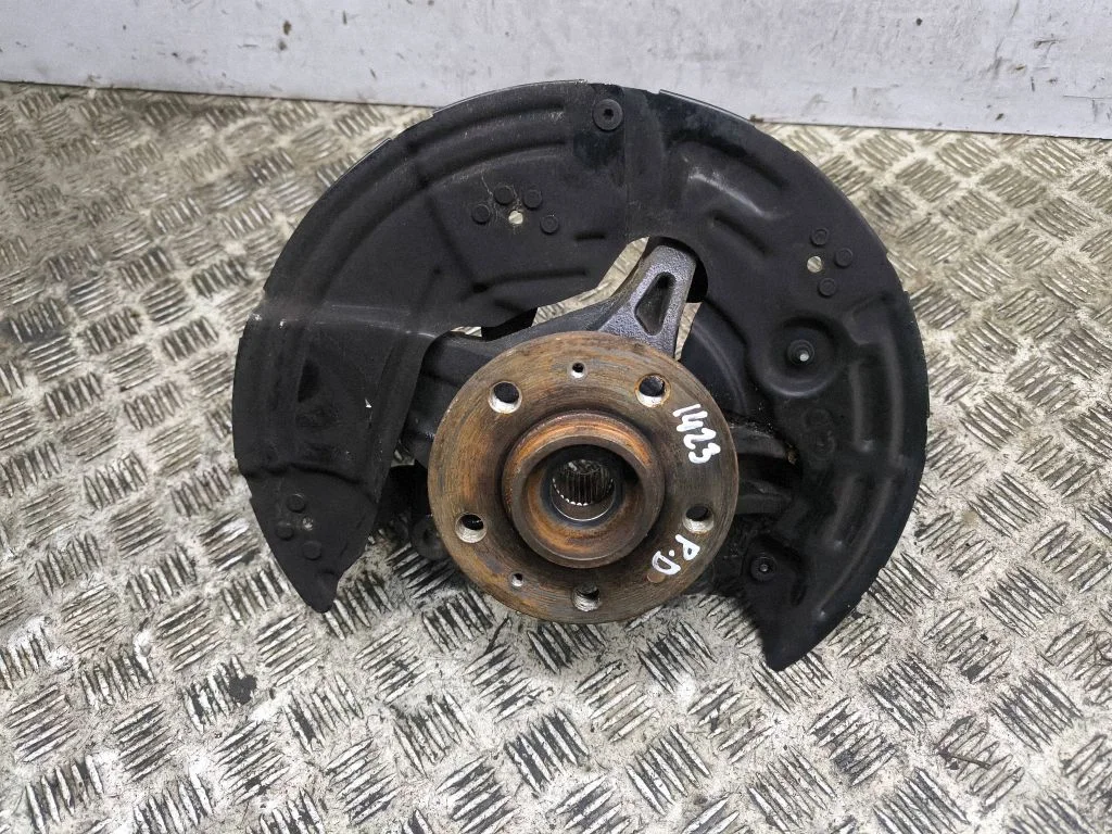 Front wheel hub – right