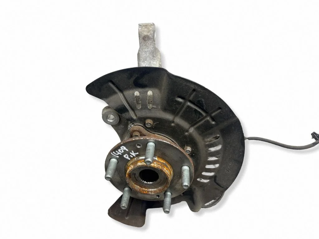 Front wheel hub – left