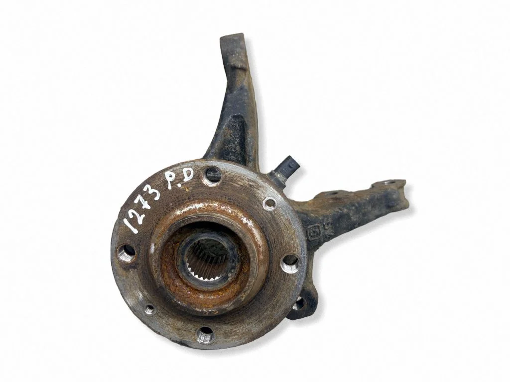 Front wheel hub – right