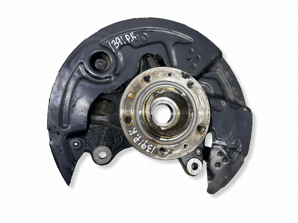 Front wheel hub – left